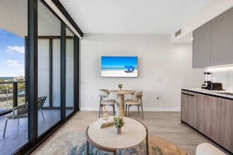 580 72nd St in Miami Beach, FL - Foto de edificio - Building Photo