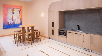 11200 Biscayne Blvd, Unit A15 in Miami, FL - Foto de edificio - Building Photo