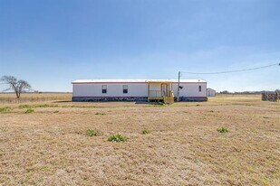 4252 FM 67 in Grandview, TX - Building Photo