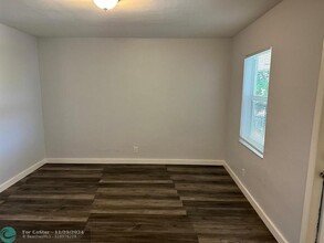 600 NE 46th Ct in Oakland Park, FL - Building Photo - Building Photo