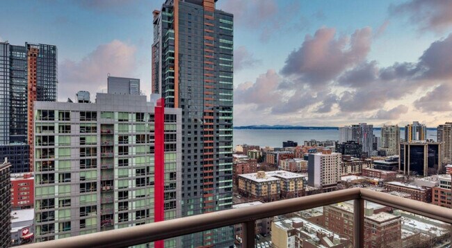 2121 6th Ave in Seattle, WA - Foto de edificio - Building Photo