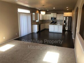 2350 NW Hazelwood Ave in Redmond, OR - Building Photo - Building Photo