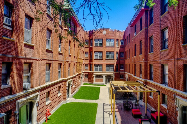 property at 1700 W Juneway Terrace