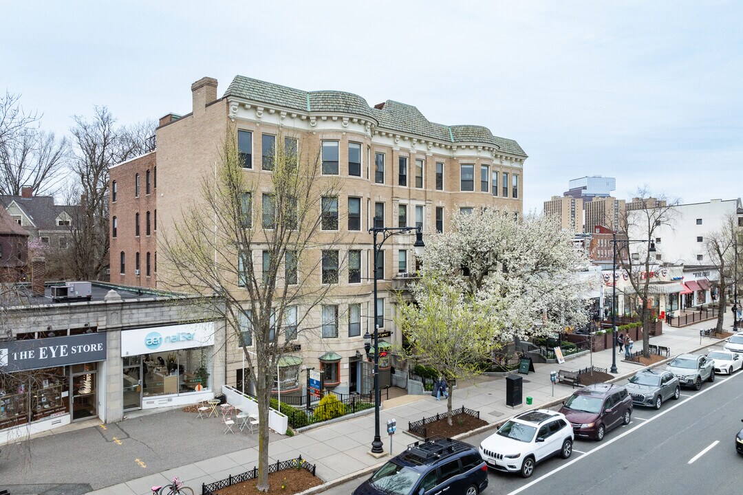 1038 Beacon St in Brookline, MA - Building Photo