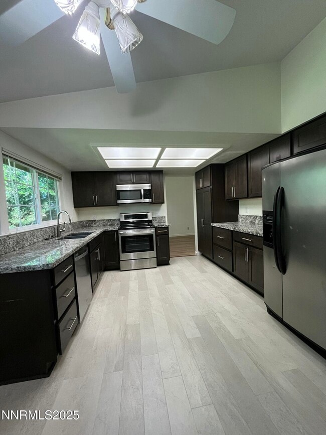 1965 Woodtrail Dr in Sparks, NV - Building Photo - Building Photo