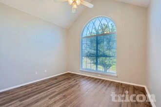 4649 Devonshire Dr in Grand Prairie, TX - Foto de edificio - Building Photo