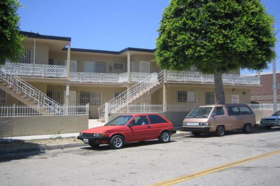 10121 Woodworth Ave in Inglewood, CA - Building Photo