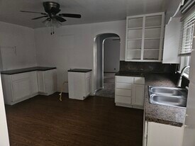 824 Oak St in Toledo, OH - Building Photo