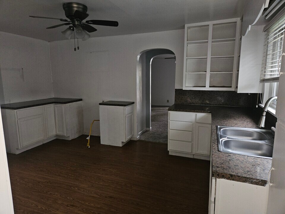 824 Oak St in Toledo, OH - Building Photo