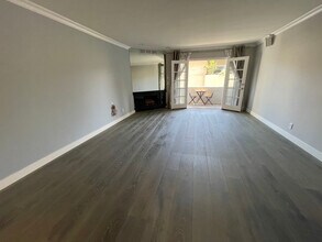 901 10th St, Unit 202 in Santa Monica, CA - Building Photo - Building Photo