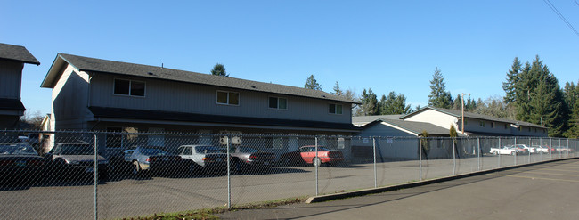 Broadway Park Apartments in Veneta, OR - Building Photo - Building Photo