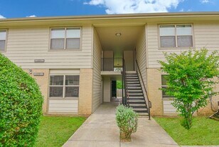 1501 S Bolton St in Jacksonville, TX - Building Photo