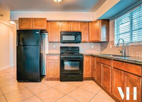 1245.5 W 37th Dr in Los Angeles, CA - Building Photo