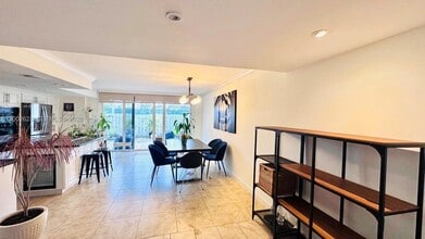 903 NE 27th Ave in Hallandale Beach, FL - Building Photo - Building Photo