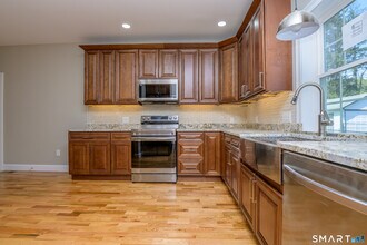 57 Jerome Ave in Bristol, CT - Building Photo - Building Photo