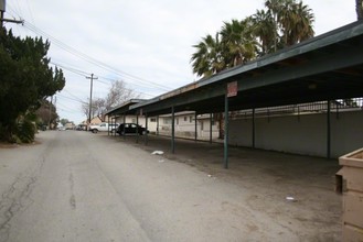 3921 Christmas Tree Ln in Bakersfield, CA - Building Photo - Building Photo