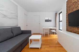 317 E 93rd St in New York, NY - Building Photo - Building Photo