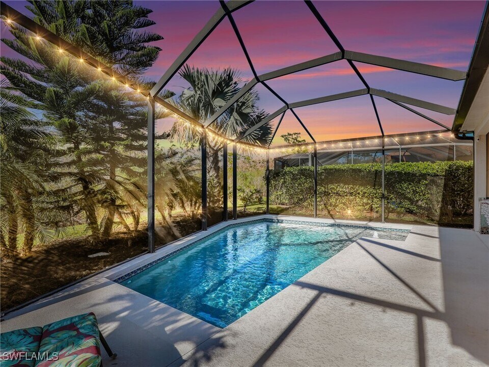 13538 Troia Dr in Estero, FL - Foto de edificio
