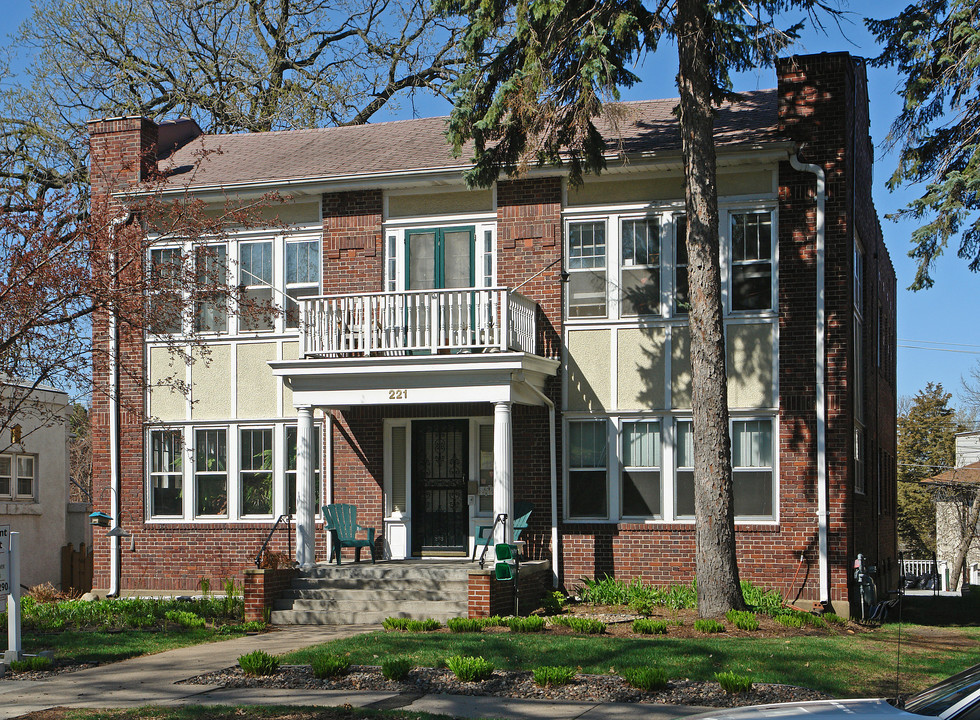 Montrose Place in St. Paul, MN - Building Photo