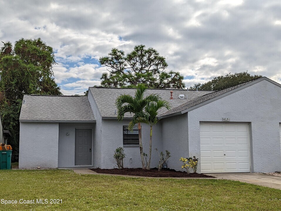 1681 Owl Ln in Melbourne, FL - Building Photo