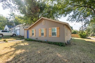 4702 E 4th Pl in Tulsa, OK - Building Photo