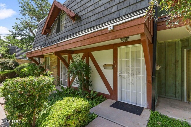 350 Thunderbird Dr