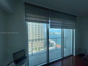 335 S Biscayne Blvd, Unit 1606 in Miami, FL - Building Photo - Building Photo