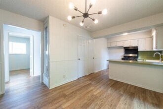 5900 Glen Meadow Dr in Austin, TX - Building Photo - Building Photo