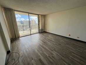 2345 Ala Wai Blvd in Honolulu, HI - Building Photo - Building Photo