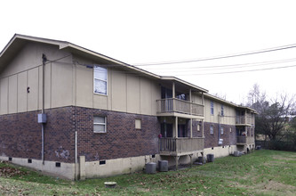 Hillcrest Apartments in Rossville, GA - Building Photo - Building Photo