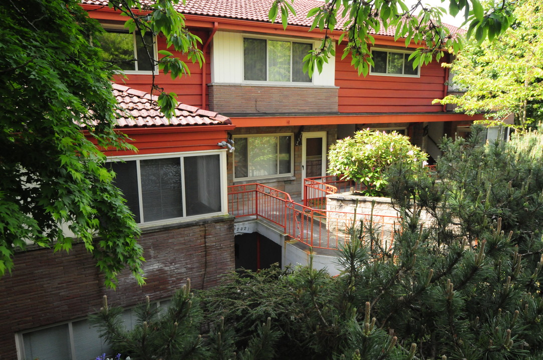 Parkway Apartments in Seattle, WA - Building Photo