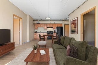 E Street Flats - Student Housing in Arden Hills, MN - Building Photo - Building Photo