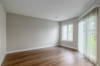 Heather Ridge Apartments in Westland, MI - Building Photo - Interior Photo