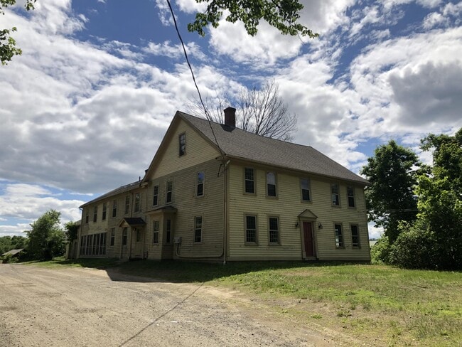 121 Bay Rd in Hadley, MA - Building Photo - Building Photo