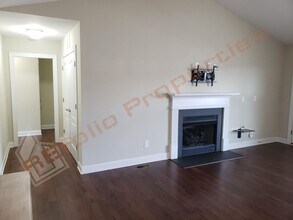 240 Oxfordshire Dr in Fuquay Varina, NC - Building Photo - Building Photo