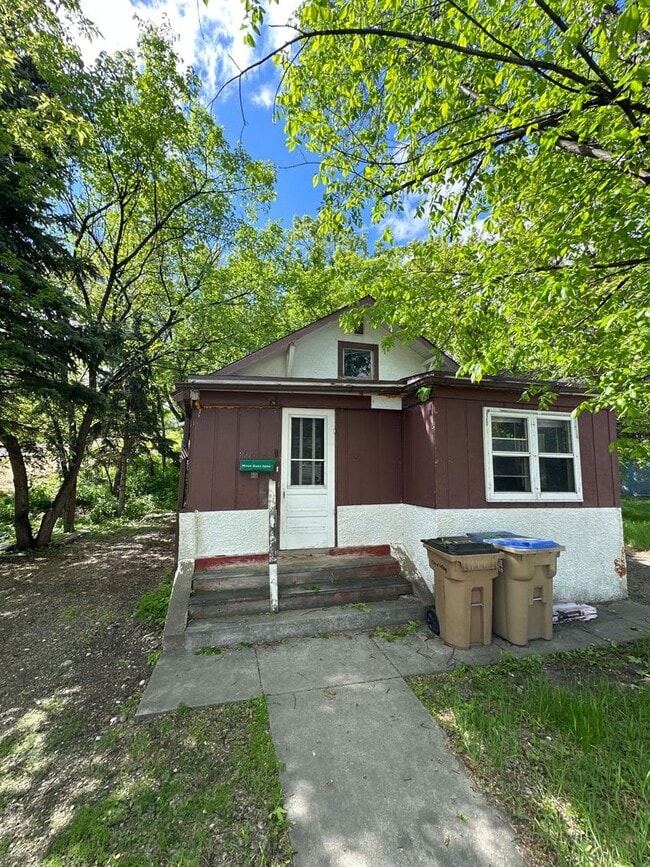 728 Arbor Ave SE in Minot, ND - Building Photo - Building Photo