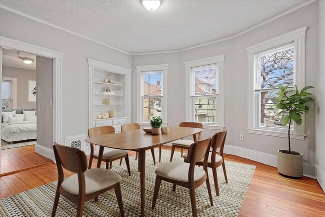 99 Capen St, Unit 2 in Boston, MA - Foto de edificio - Building Photo