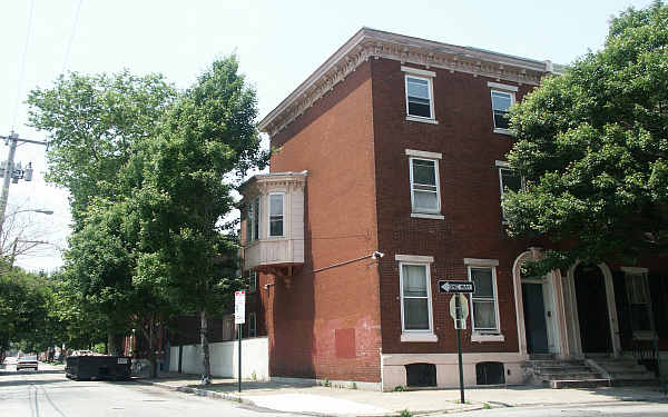 654 N 15th St in Philadelphia, PA - Building Photo - Building Photo