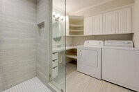 1917 Augusta Dr photo'