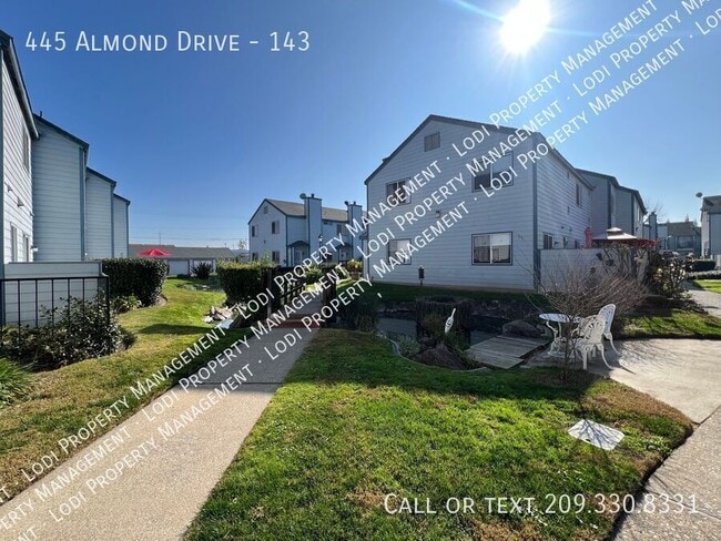 445 Almond Dr in Lodi, CA - Building Photo - Building Photo