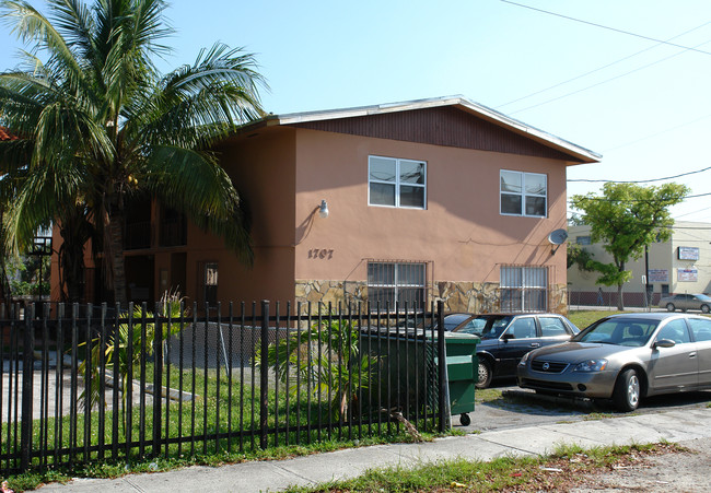 1707 NW 15th St in Miami, FL - Foto de edificio - Building Photo