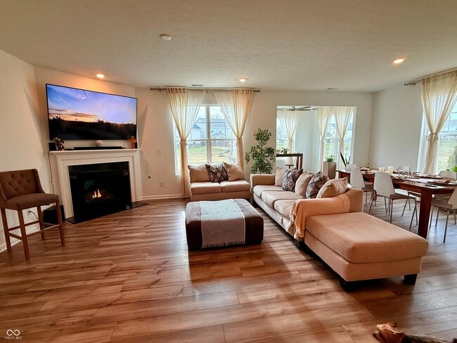 425 Cape May Dr in Westfield, IN - Building Photo - Building Photo