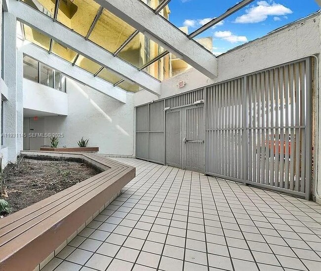 11790 SW 18th St in Miami, FL - Building Photo - Building Photo