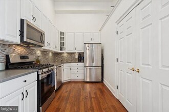 246 Fitzwater St in Philadelphia, PA - Building Photo - Building Photo