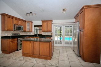 2453 Sweetaire Ct in Apopka, FL - Foto de edificio - Building Photo