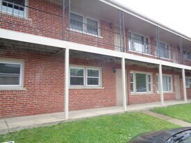 1340 N Main St in Wheaton, IL - Building Photo