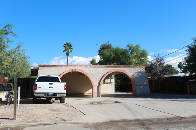 Duplex on E. Lee in Tucson, AZ - Building Photo - Primary Photo