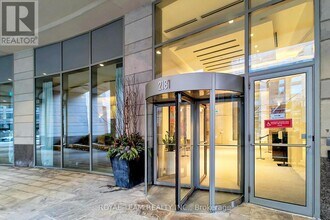 2181 Yonge St in Toronto, ON - Building Photo - Building Photo