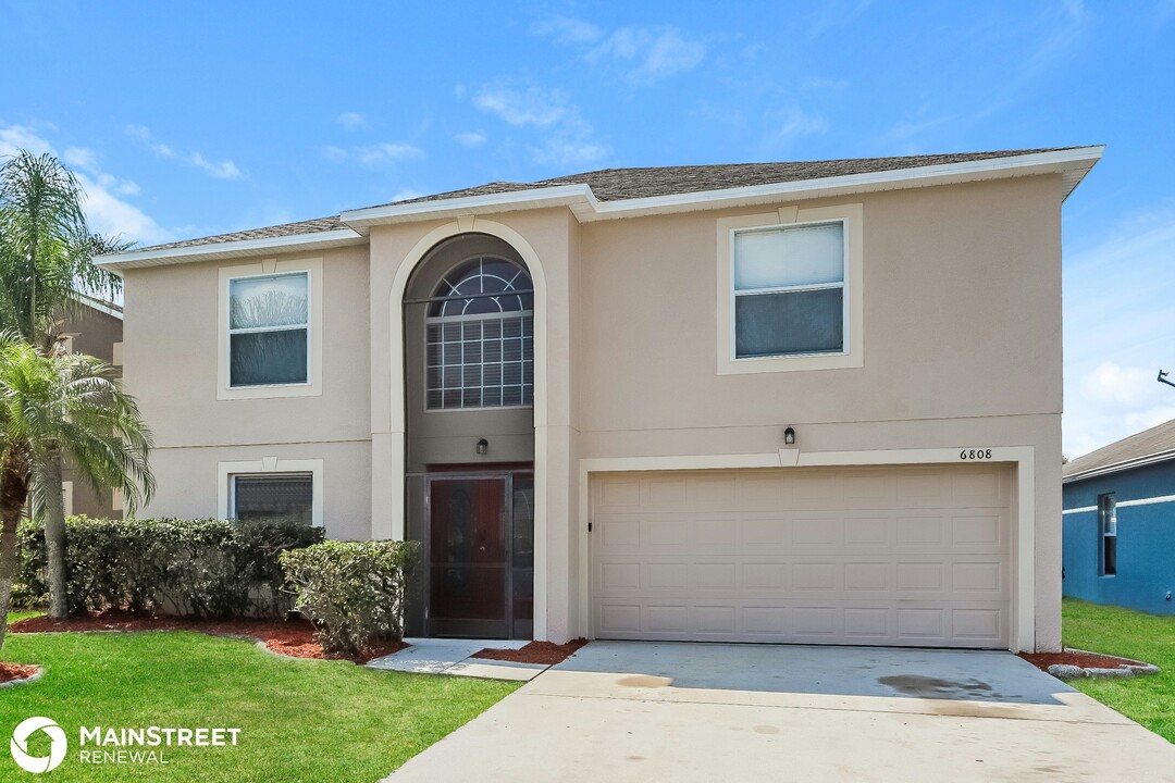 6808 Crown Lake Dr in Gibsonton, FL - Foto de edificio