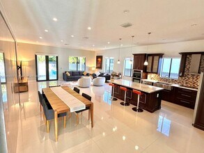 15750 SW 90th Ave in Palmetto Bay, FL - Building Photo - Building Photo